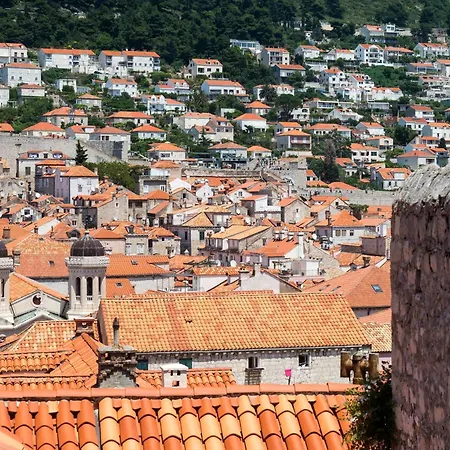 Taura - With Balcony And Old View Apartamento