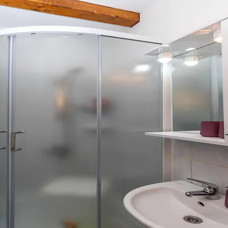 Taura - With Balcony And Old View Apartman *