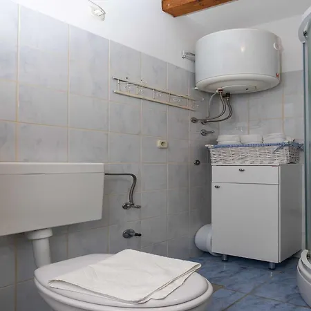 Taura - With Balcony And Old View Apartman *