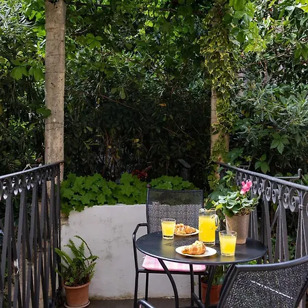 Taura - With Balcony And Old View 杜布罗夫尼克
